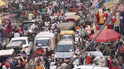 Toxic smog continues to engulf Delhi; social distancing goes for a toss in festive season; more