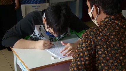 كوورنا يضاعف معاناة الأطفال ذوي الاحتياجات الخاصة في إندونيسيا