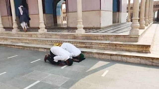Mathura: FIR against 4 men, offered namaz in temple