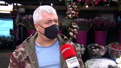 Floristero: "Se compran ramos más baratos para los fallecidos"