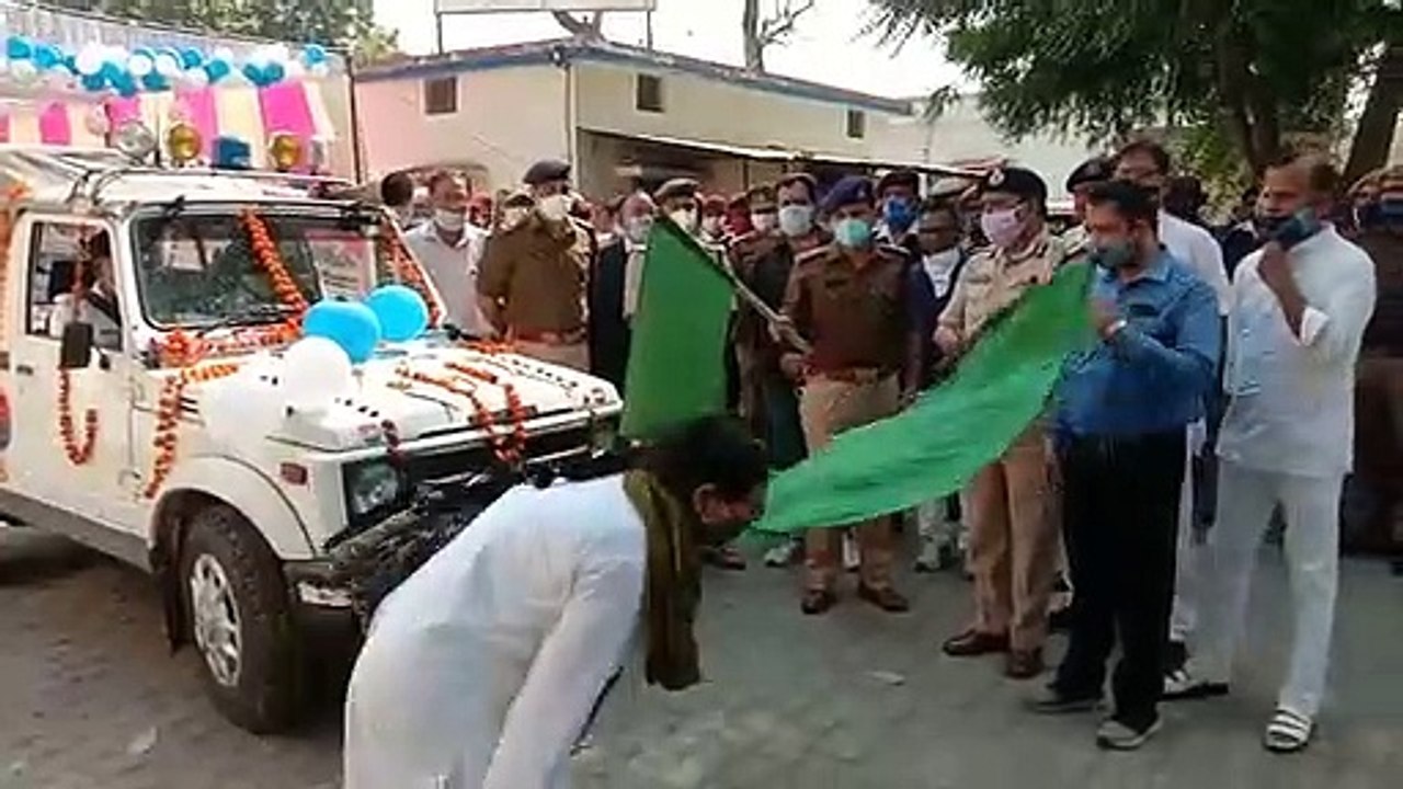 झांसी: नवंबर माह की शुरुआत में ही यातायात माह का शुभारंभ जोर शोर से किया गया