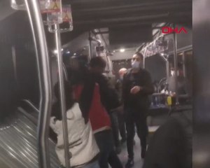 Metrobüste bıçaklı kavga