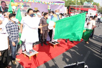 कोरोना वॉरियर्स ने निकाली वाहन रैली