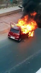 गाजियाबाद में चलती कार में लगी भयंकर आग