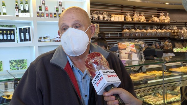 Continúa la venta de buñuelos y huesos de santo en las pastelerías