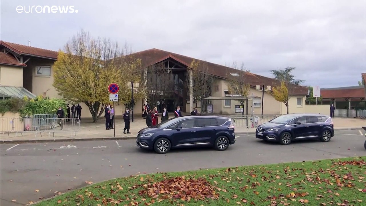 Минута молчания во французских школах