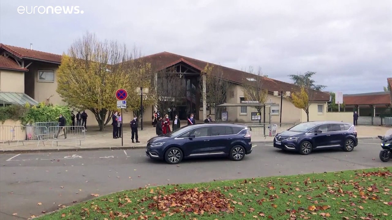 Frankreichs Schüler schweigen eine Minute für ermordeten Lehrer