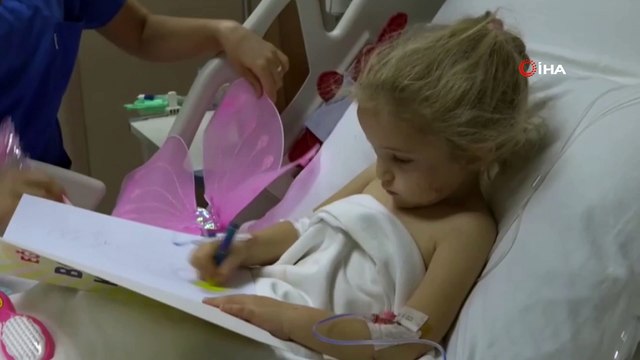 65 saat sonra enkazdan kurtarılan minik Elif hastane odasında görüntülendi