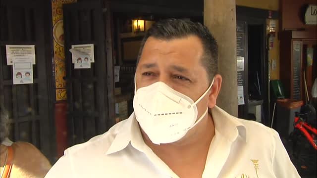 Terrazas llenas en las ciudades confinadas mientras las playas se vacían