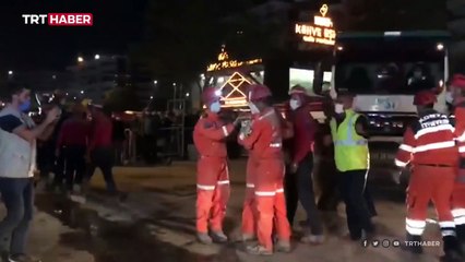 Enkaz altındaki kedi 76 saat sonra kurtarıldı