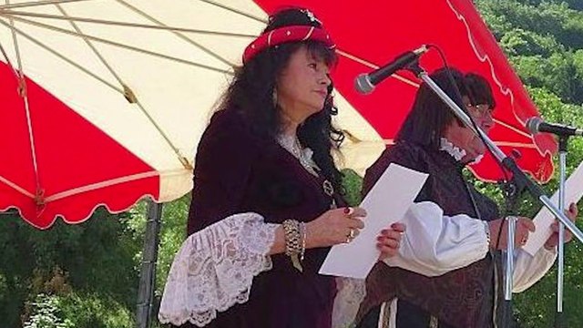 Marcel FAKHOURY et LISette BLANC déclament à Morêtel de Mailles, le duel entre BAYARD et Alonzo de Soto Mayor avec 2 com