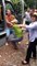 Quảng Trị: Không được phát quà từ thiện, người phụ nữ dùng đá ném vỡ kính xe của đoàn