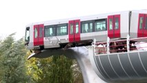 Pays-Bas : un métro qui déraille s'échoue sur une sculpture de baleine