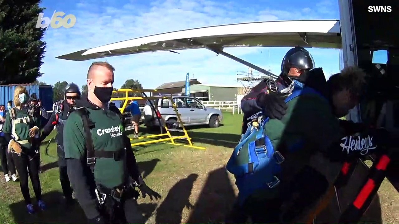 Must-see! Skydiver Pops the Question at 13,000 Feet