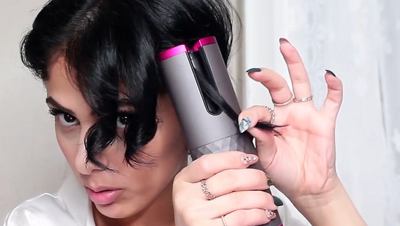 Cordless hair curler waves your hair on the go