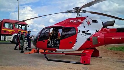 Carro capota e derruba outdoor na BR 040