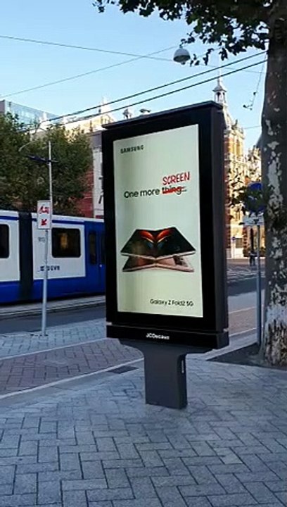 Samsung- 'Apple, Think Bigger'