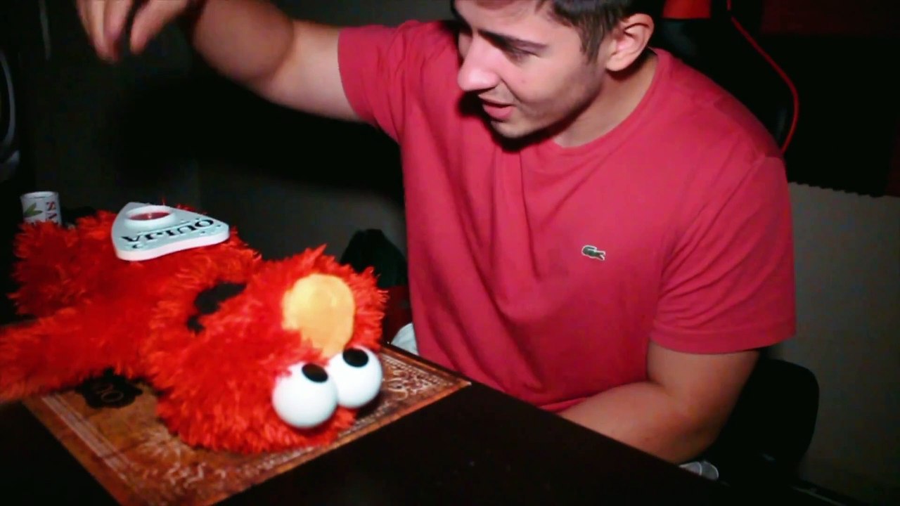 NUNCA JUEGUES CON ELMO A LAS 3 DE LA MAÑANA EN UN CEMENTERIO (RETO EMBRUJADO)