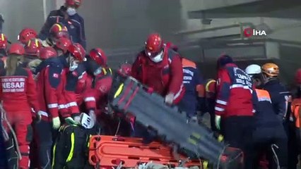 Rıza Bey Apartmanı'ndaki diş hekiminden iki kadın cesedi çıkartıldı