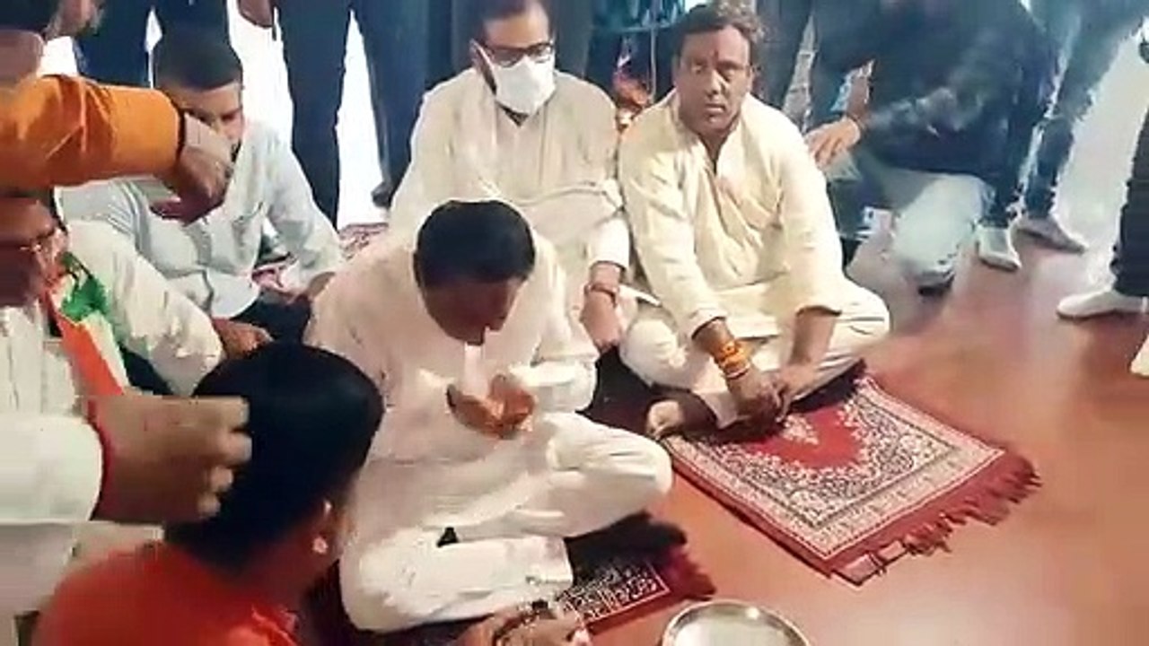 पूर्व मुख्यमंत्री कमलनाथ ने लालघाटी स्थित गुफा मंदिर में हनुमान मंदिर में दर्शन किये