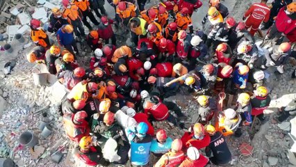 Θαύμα στα ερείπια: Διασώθηκε 4χρονο κορίτσι 91 ώρες μετά το σεισμό στη Σμύρνη