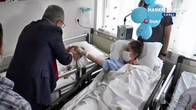 65 saat sonra kurtarılan Elif, ailesiyle buluştu