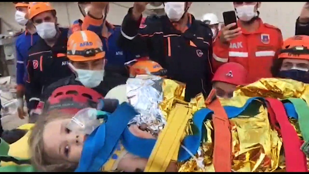 Rettung in izmir: mädchen lebend aus trümmern geborgen