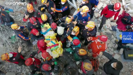 İzmir depreminden 91 saat sonra 4 yaşındaki Ayda enkazdan sağ çıkarıldı