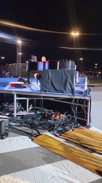 Chrissy Teigen a filmé son mari John Legend chantant pendant le meeting de Joe Biden à Pittsburg le 2 novembre 2020.