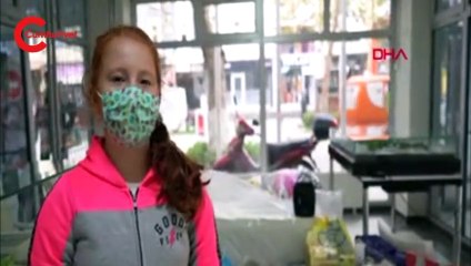 10 yaşındaki Ekin, İzmir'e maske bağışlarken gözyaşlarını tutamadı