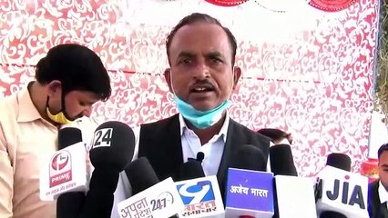 महोबा जनपद में जिला अधिवक्ता समिति द्वारा क्रमिक अनशन किया जा रहा