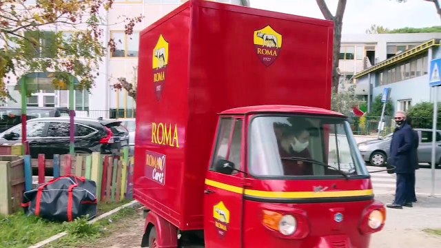 Roma, la consegna delle mascherine nelle scuole: le parole di Raggi e Fienga (3/11/2020)