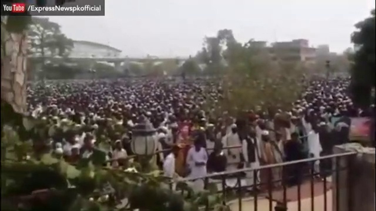 Mumtaz Qadri Huge Funeral Video Leaked IH1