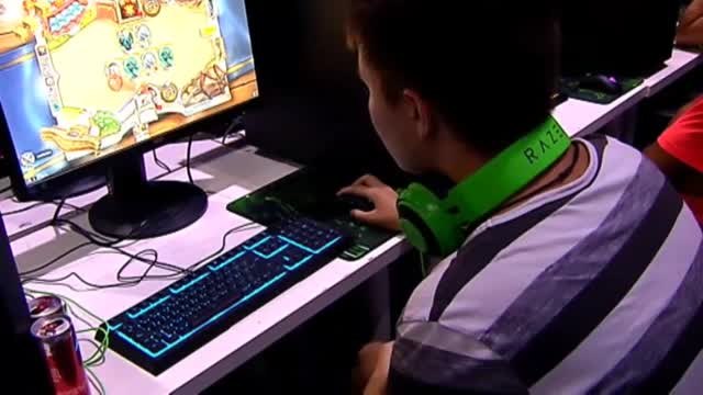 Los psicólogos alertan del aumento de niños enganchados a las pantallas