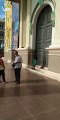 Peticiones y oraciones en las puertas de la Basílica de la Chiquinquirá - VPItv