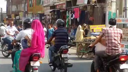 ब्लैक में खरीदकर पहना, अब मुफ्त में मिल रहा तो लापरवाही