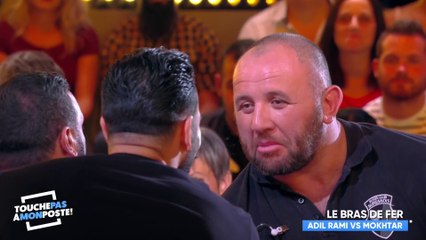 Adil Rami affronte les chroniqueurs de TPMP au bras de fer