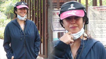 Ekta Kapoor snapped while taking walk in Juhu; Watch Video | FilmiBeat