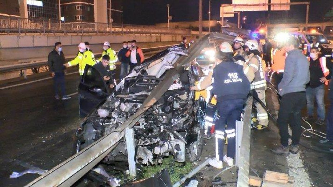 Sarıyer'de bariyerler otomobile ok gibi saplandı