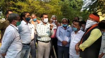 झांसी: FIR के विरोध में किसानों ने किया प्रदर्शन, SDM ने कहा- 'सरकार आपके मन की नहीं तो उसे बदल दो'