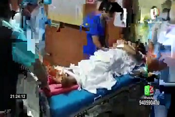 Iquitos: gestante fue llevada en camilla por escaleras porque elevador se malogró