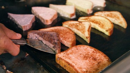 Chicagoans line up for hours for Batter and Berries' French toast