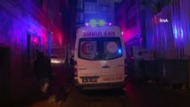 Beyoğlu'nda Freni Boşalan Çöp Kamyonu Bir Evin Kapısına Çarptı