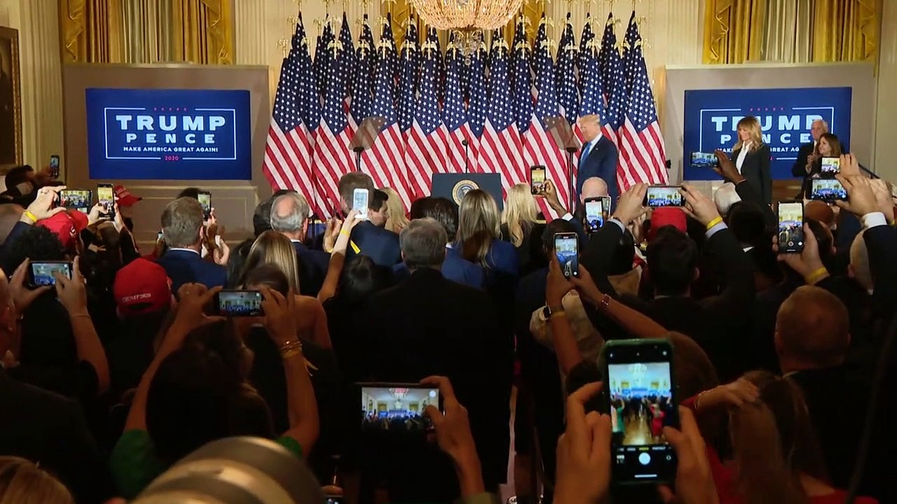 Trump verkündet vorzeitig Wahlsieg und will Auszählung stoppen lassen