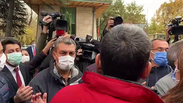 TBMM önünde açıklama yapmak isteyen DİSK üyelerine polis müdahalesi