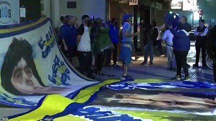 Argentine : Les fans de Maradona en nombre devant la clinique où il est hospitalité pour le soutenir