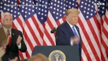 La platea senza mascherina ascolta Trump alla Casa Bianca