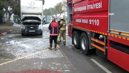 Seyir halindeki kamyonet alevlere teslim oldu