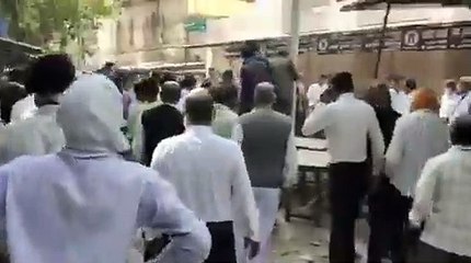 आरोपी को गिरफ्तार करने पहुंची पुलिस को कोर्ट परिसर में वकीलों ने जमकर पीटा, वीडियो वायरल