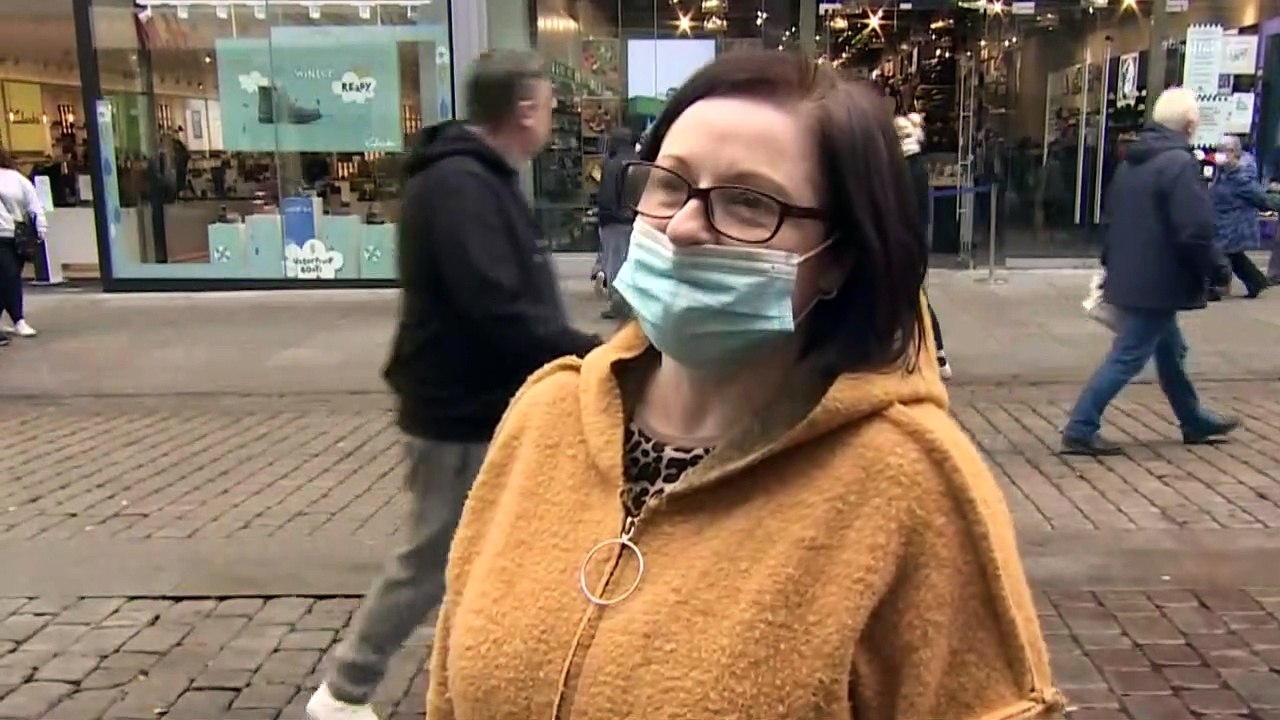 Shoppers in Manchester prepare for lockdown